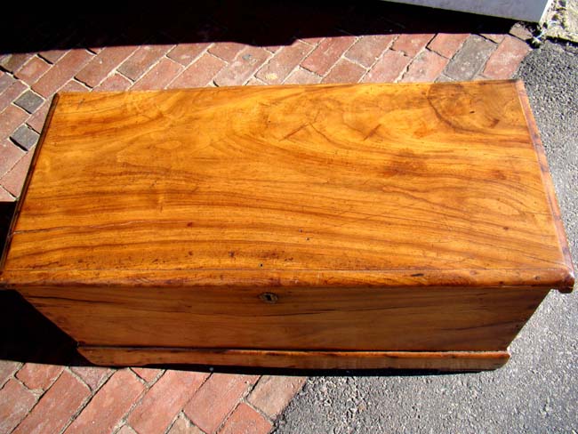 An outstanding early 19th century double canted Campforwood Seaman's Chest circa 1820 — image 4